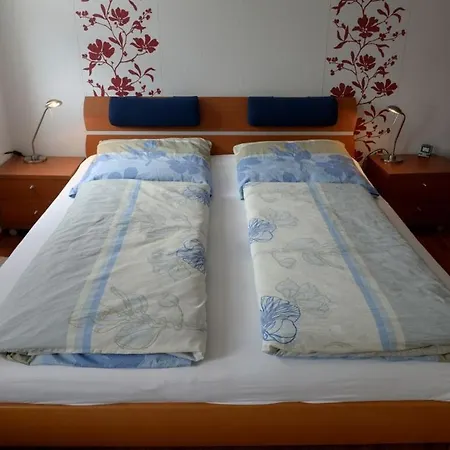 Uitzicht Op De Moezel In Semesterbostad Ürzig
